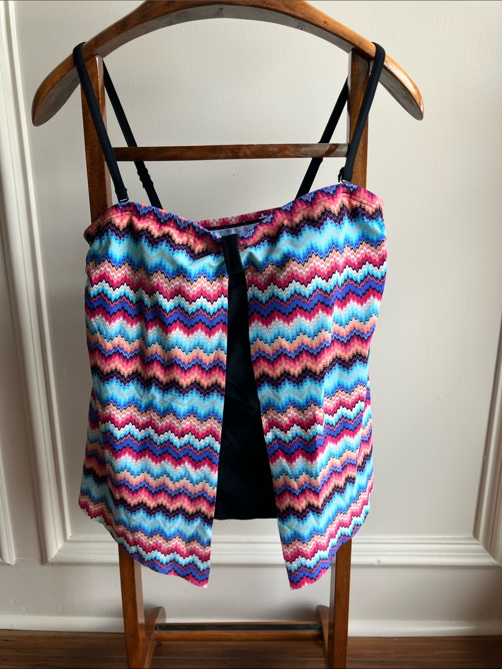 croft & barrow Multicolor Chevron Swim Top - Black Straps